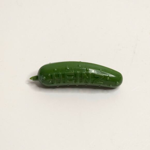 Vintage Plastic Heinz Pickle Lapel Pin from 1964 World's Fair Advertising Green - Picture 1 of 4